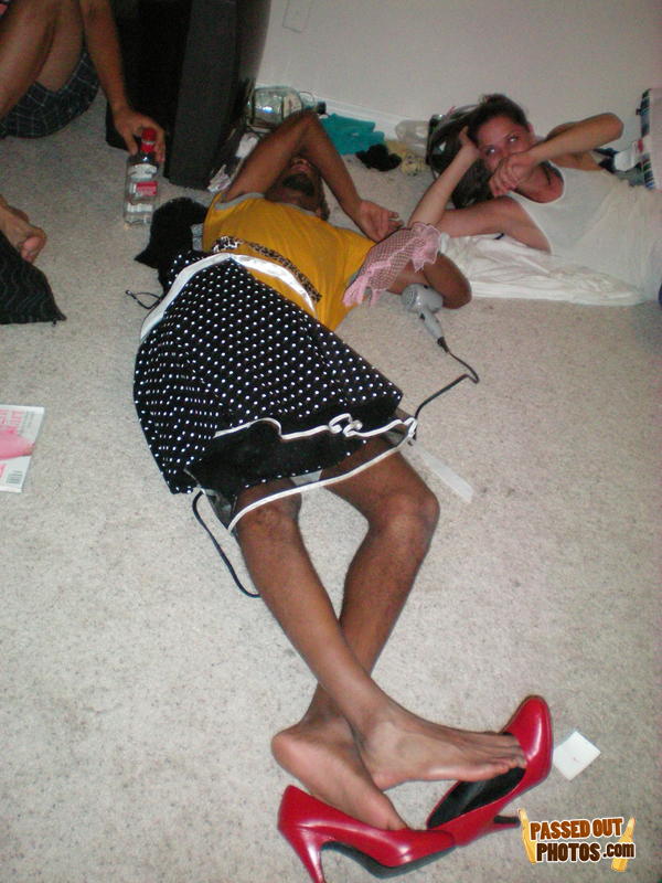 Funny Passed Out Drunk Shaming Pics - Passed Out Photos-9435